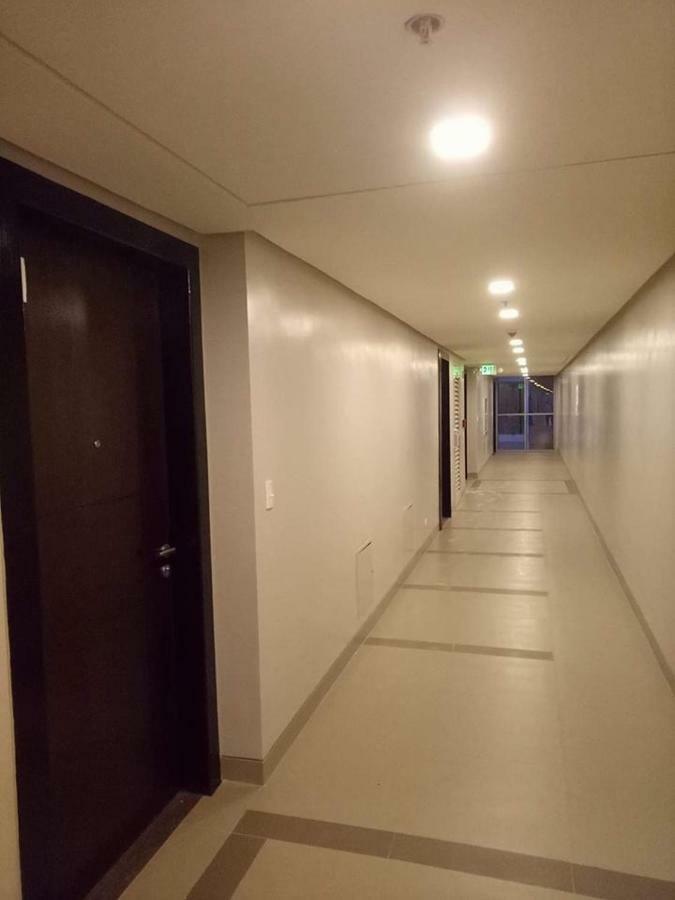 Eighty One Newport Boulevard Manila Exterior foto