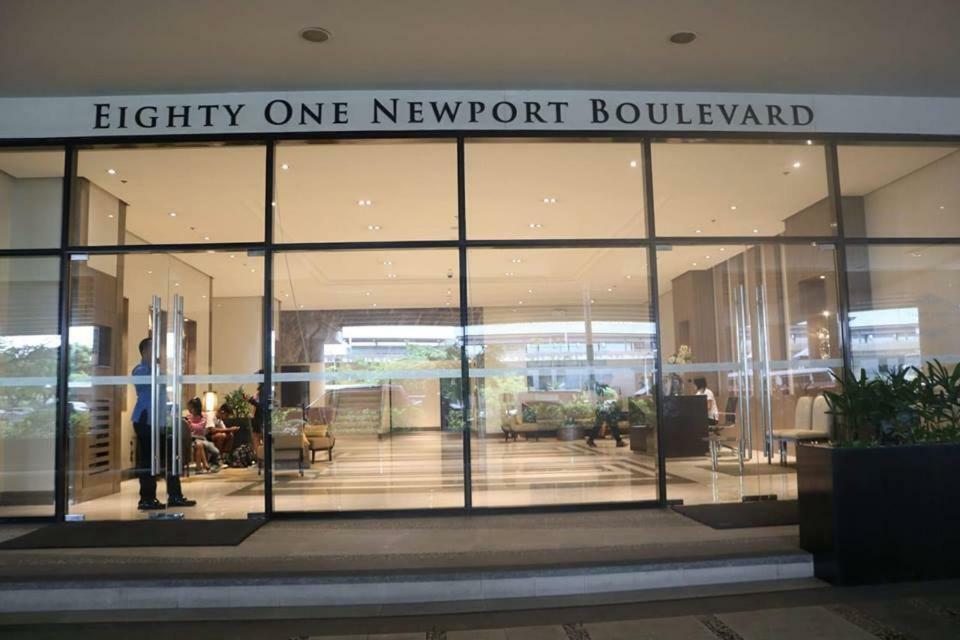 Eighty One Newport Boulevard Manila Exterior foto